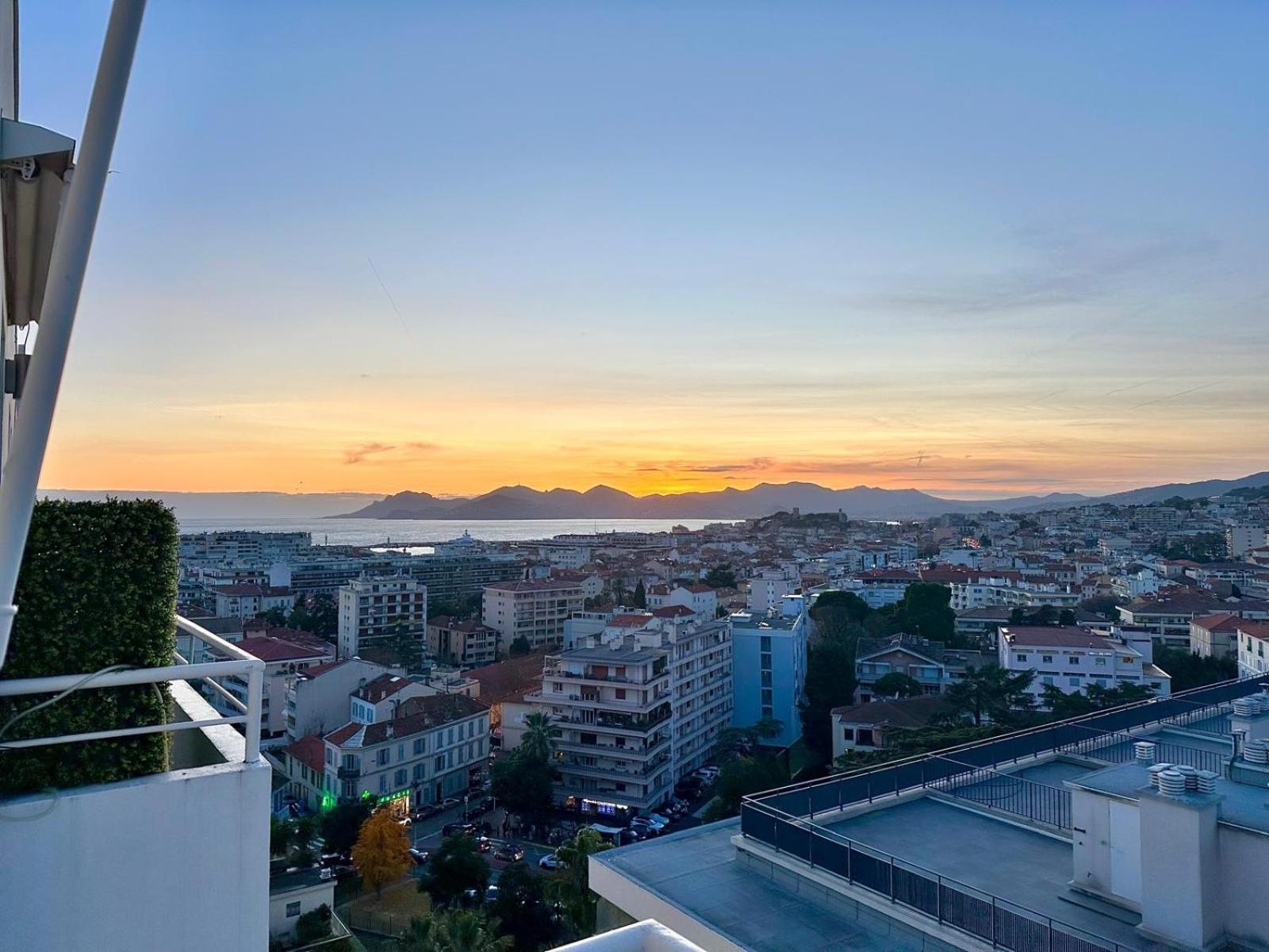 2 Bedroom Sea View Gallia Centre Parking Cannes