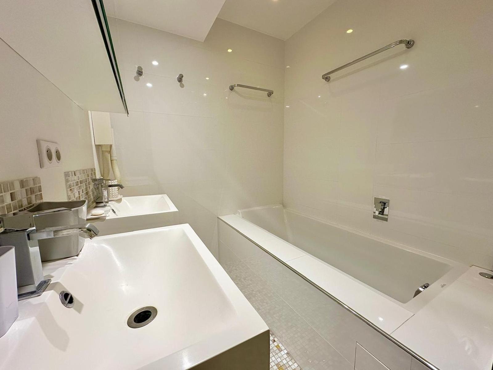 2 Bedroom Sea View Gallia Centre Parking * Cannes