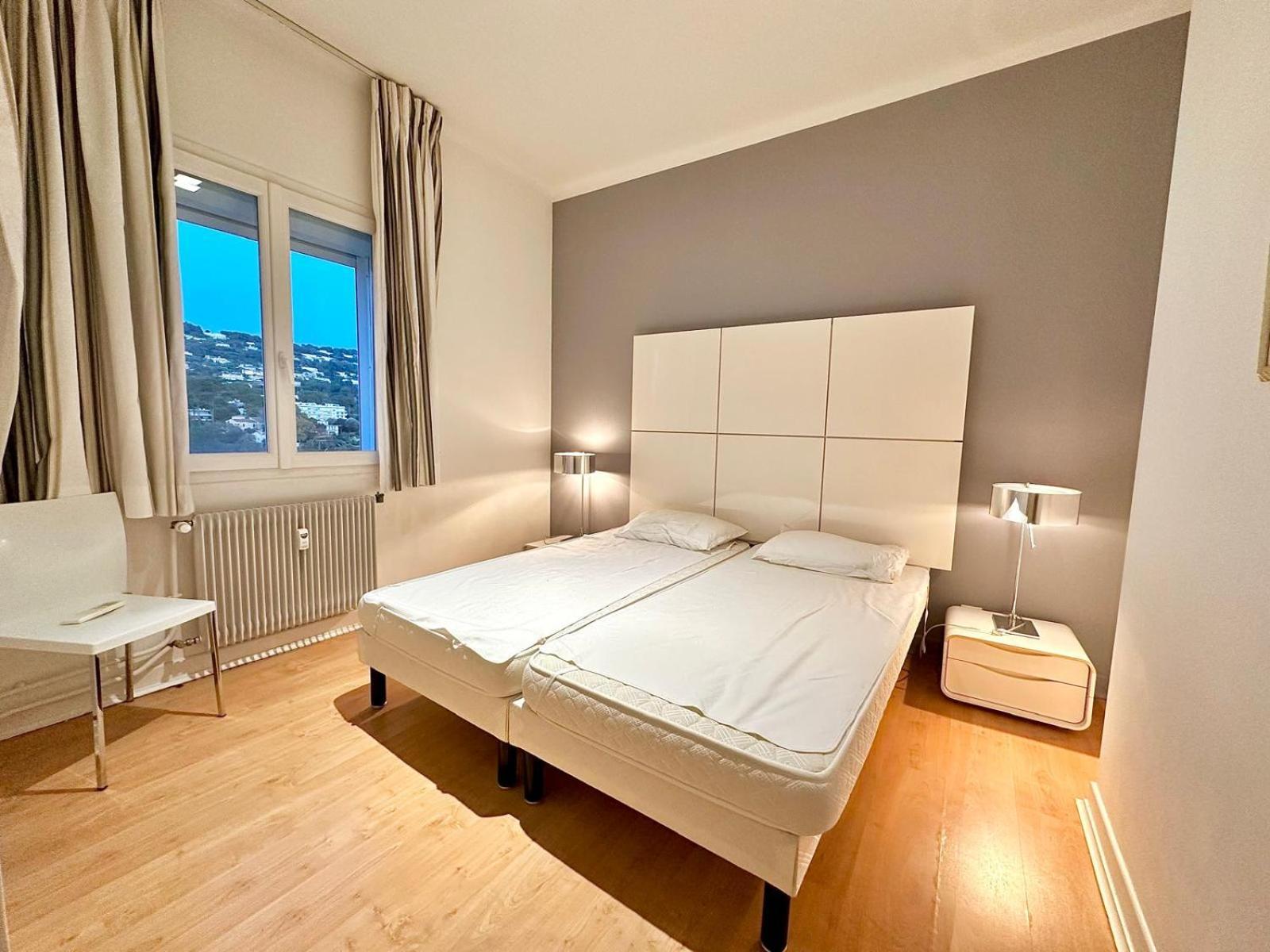 2 Bedroom Sea View Gallia Centre Parking