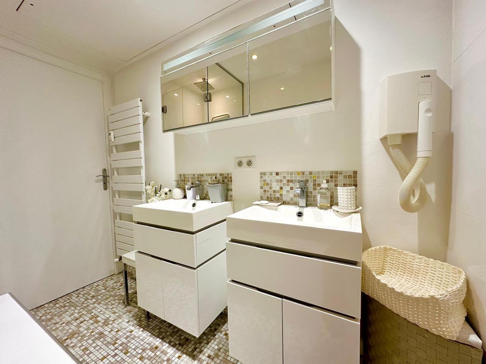 Appartement 2 Bedroom Sea View Gallia Centre Parking *
