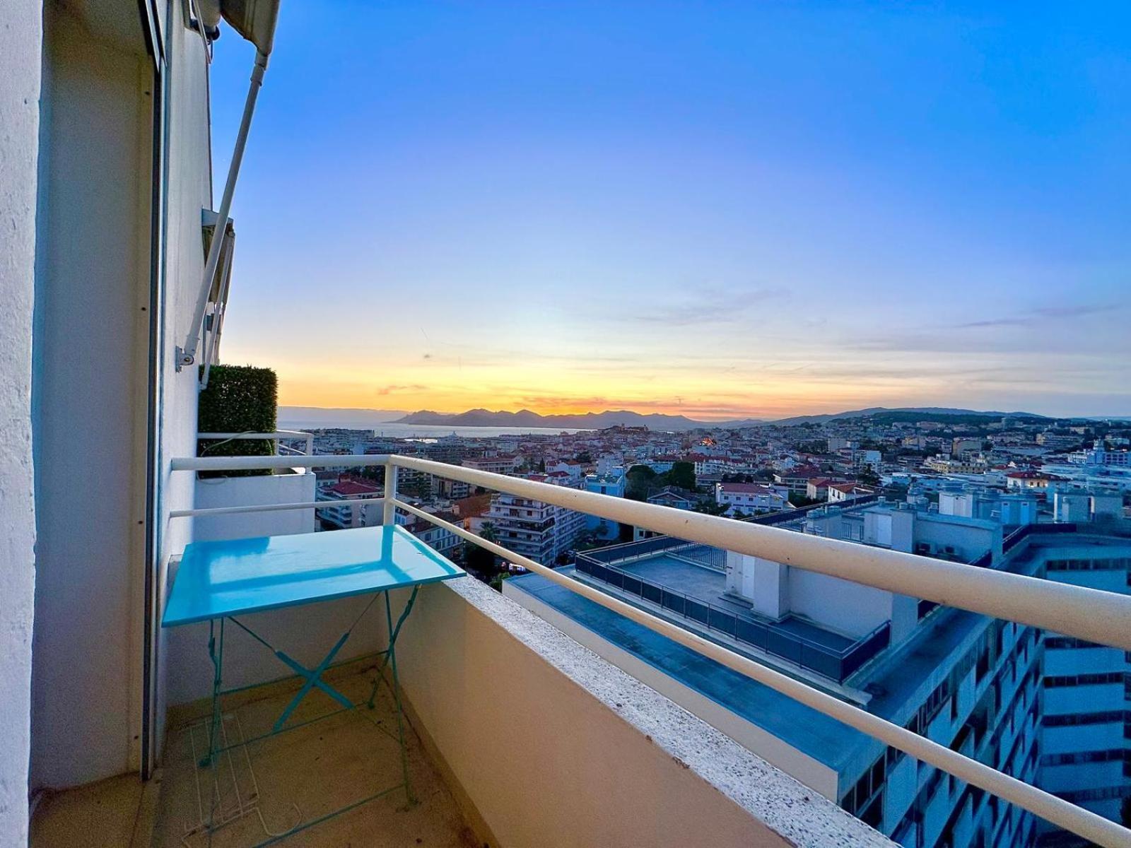 2 Bedroom Sea View Gallia Centre Parking Appartement Cannes