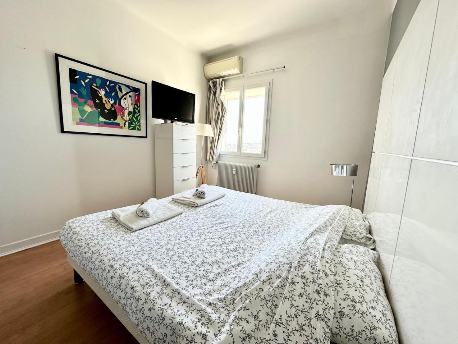 2 Bedroom Sea View Gallia Centre Parking Cannes